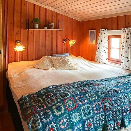 Traditional By Reinsvatn In Feriehus Treungen