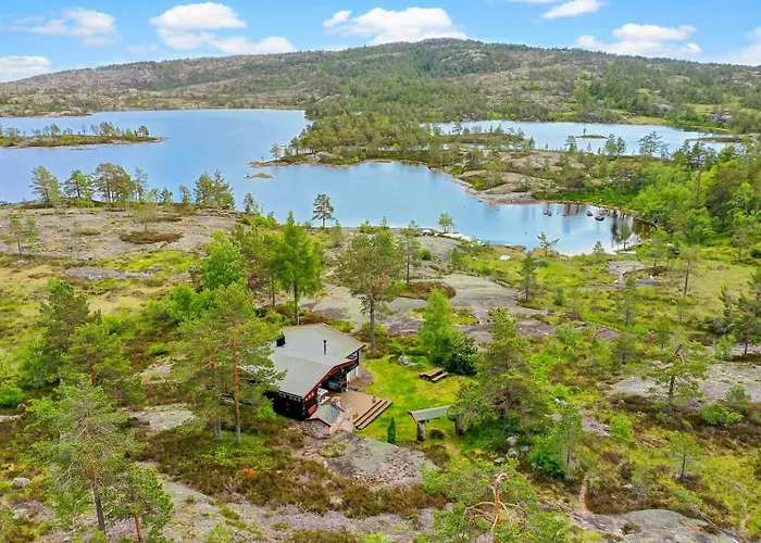 Traditional By Reinsvatn In Hébergement de vacances Treungen